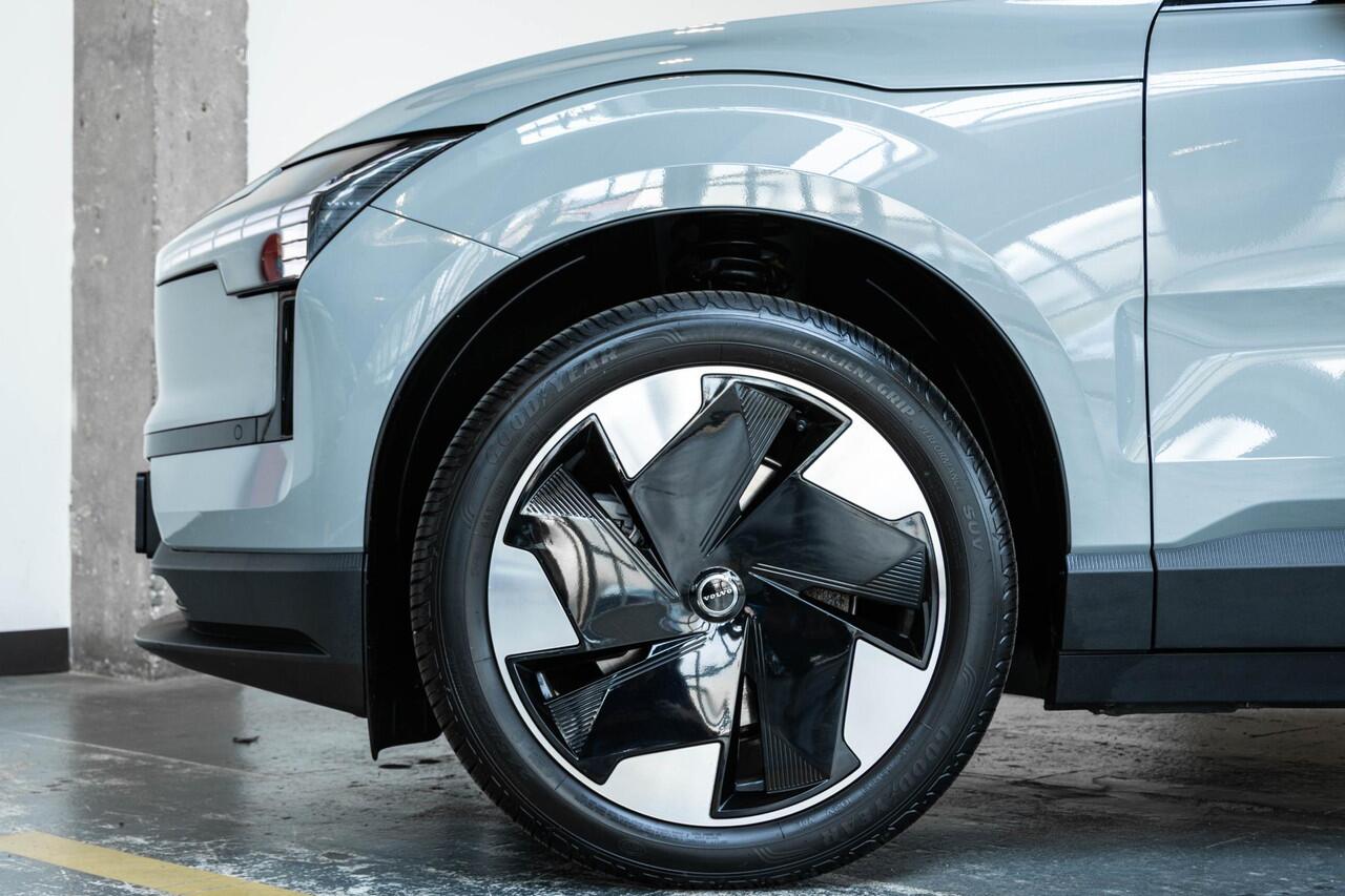 Volvo EX30 Single Motor Extended Range Plus 69 kWh | Getint Glas Achter | Adaptieve Cruise Control | Keyless Entry | Parkeersensoren | Dodehoekdetectie Met Correctie | Apple Carplay/Android Auto | Rijstrooksensor Met Correctie