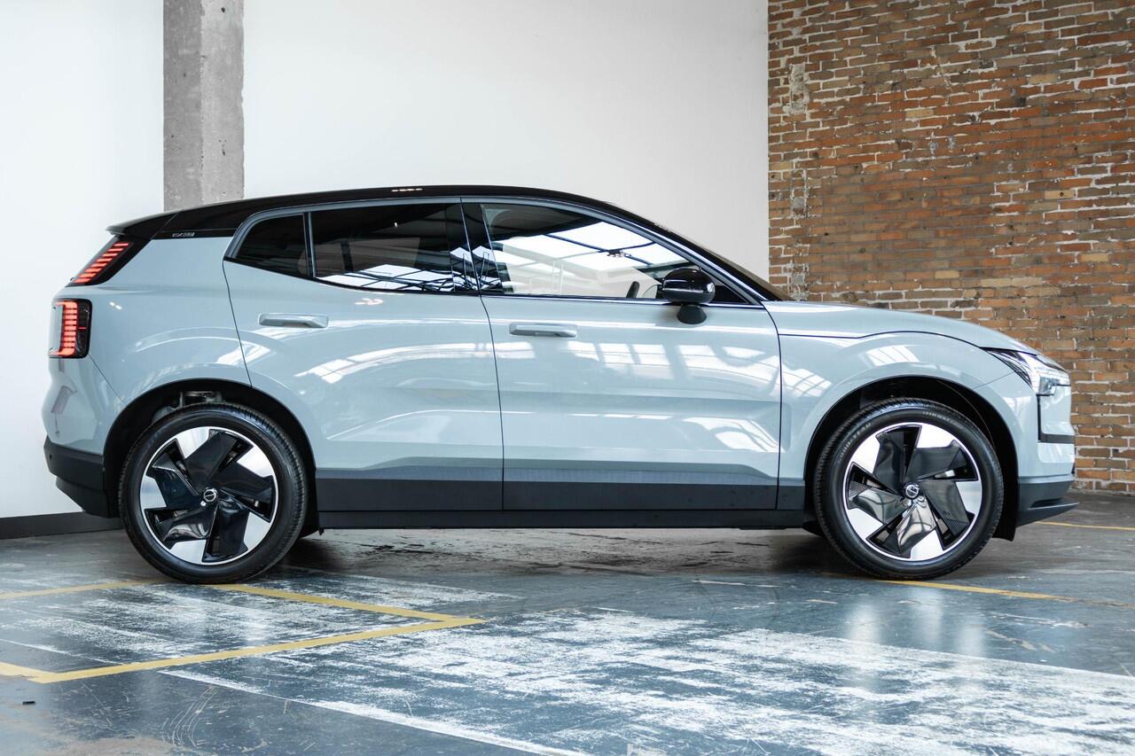 Volvo EX30 Single Motor Extended Range Plus 69 kWh | Getint Glas Achter | Adaptieve Cruise Control | Keyless Entry | Parkeersensoren | Dodehoekdetectie Met Correctie | Apple Carplay/Android Auto | Rijstrooksensor Met Correctie