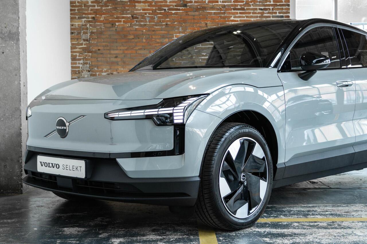 Volvo EX30 Single Motor Extended Range Plus 69 kWh | Getint Glas Achter | Adaptieve Cruise Control | Keyless Entry | Parkeersensoren | Dodehoekdetectie Met Correctie | Apple Carplay/Android Auto | Rijstrooksensor Met Correctie