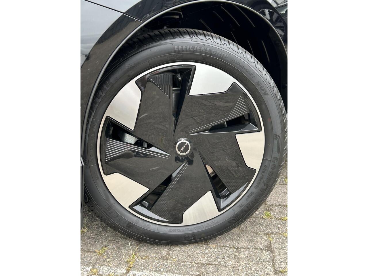 Volvo EX30 Single Motor Extended Range Ultra 69 kWh Panorama dak / 360 camera / Harman Kardon / Extra getint glas