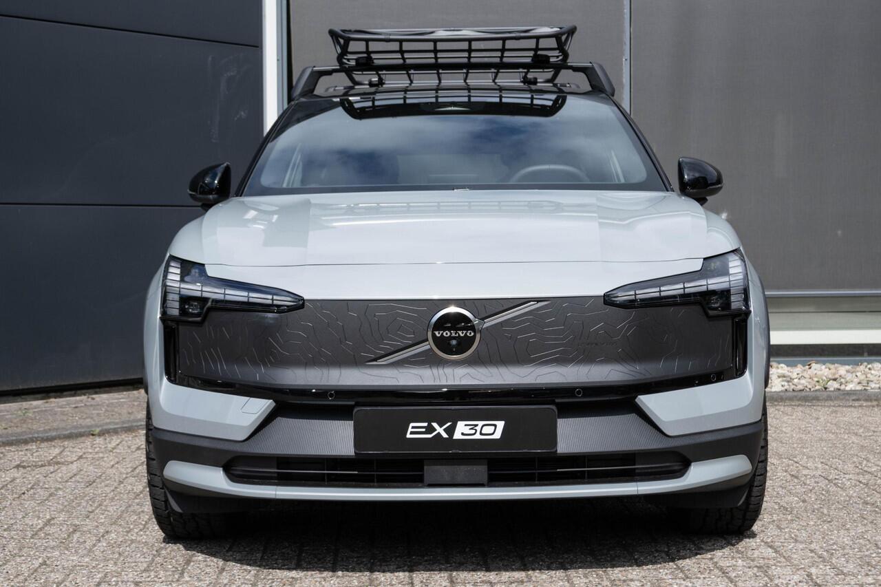 Volvo EX30 Cross Country Twin Motor Performance Ultra 69 kWh | Google Navigatie | Elektrische Stoelverstelling | Panoramisch Dak | 360 graden camera | Cross Country Experience-pakket |
