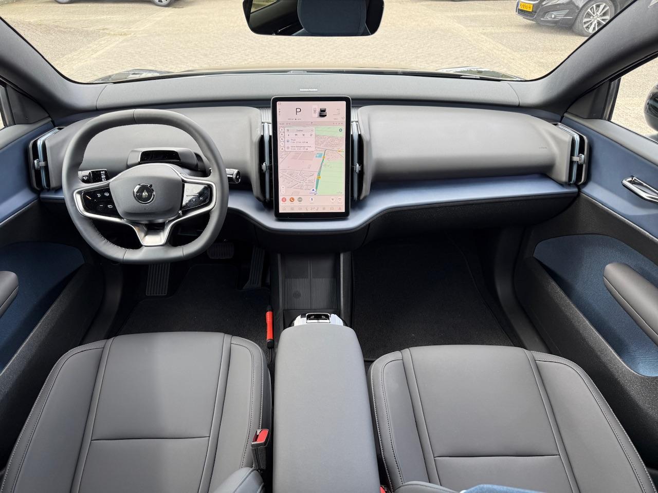 Volvo EX30 Single Motor Extended Range Plus 69 kWh Getint glas | Stoel / stuurverwarming | 20 inch | DEMO |
