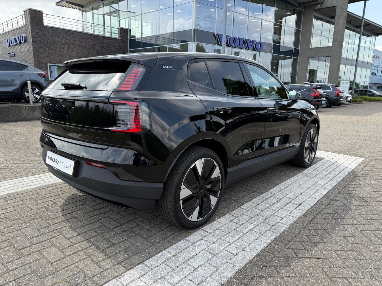 Volvo EX30 Single Motor Extended Range Plus 69 kWh Getint glas | Stoel / stuurverwarming | 20 inch | DEMO |