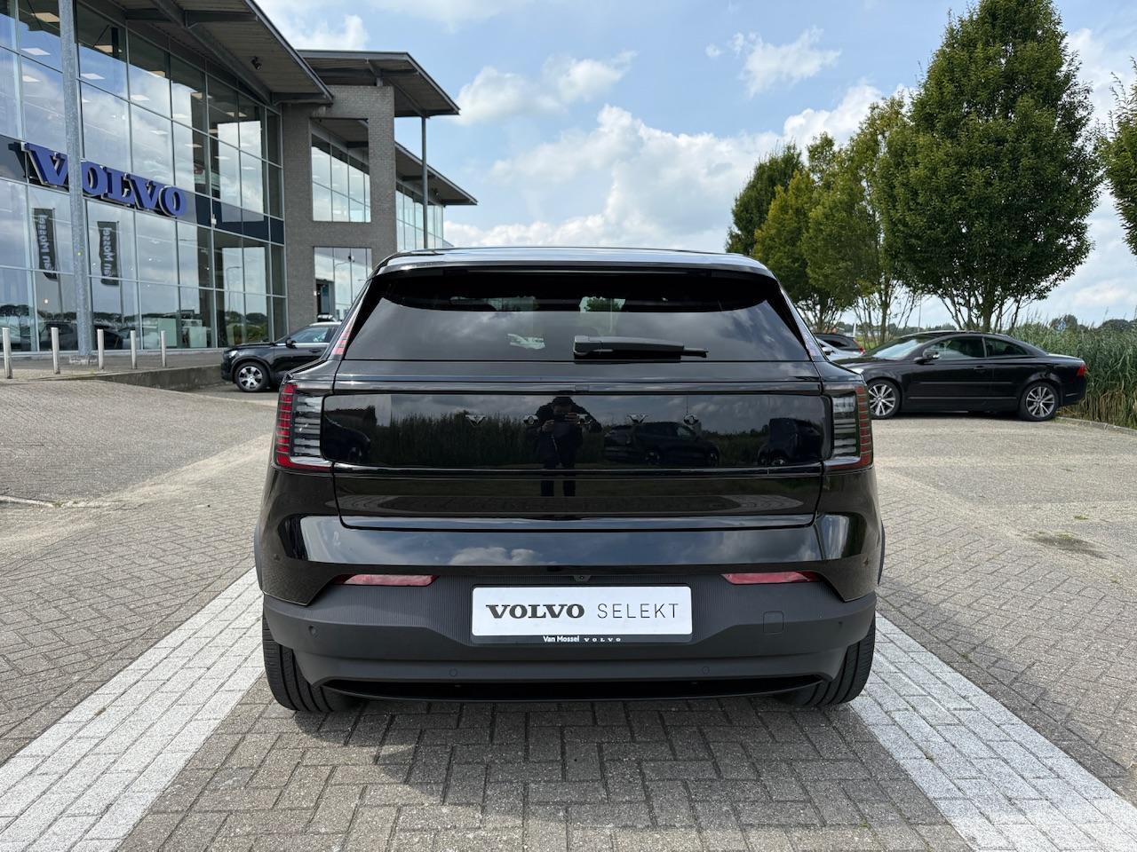 Volvo EX30 Single Motor Extended Range Plus 69 kWh Getint glas | Stoel / stuurverwarming | 20 inch | DEMO |