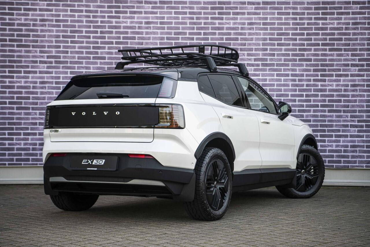 Volvo EX30 Cross Country Twin Motor Performance Ultra | Google | Longe Range | 4x4 | Adaptieve Cruise | Stoel-/Stuurverwarming | Keyless | 360 Camera | Panoramadak | Elektr. Stoelen | Harman Kardon Audio | Elek. Achterklep | Getint Glas