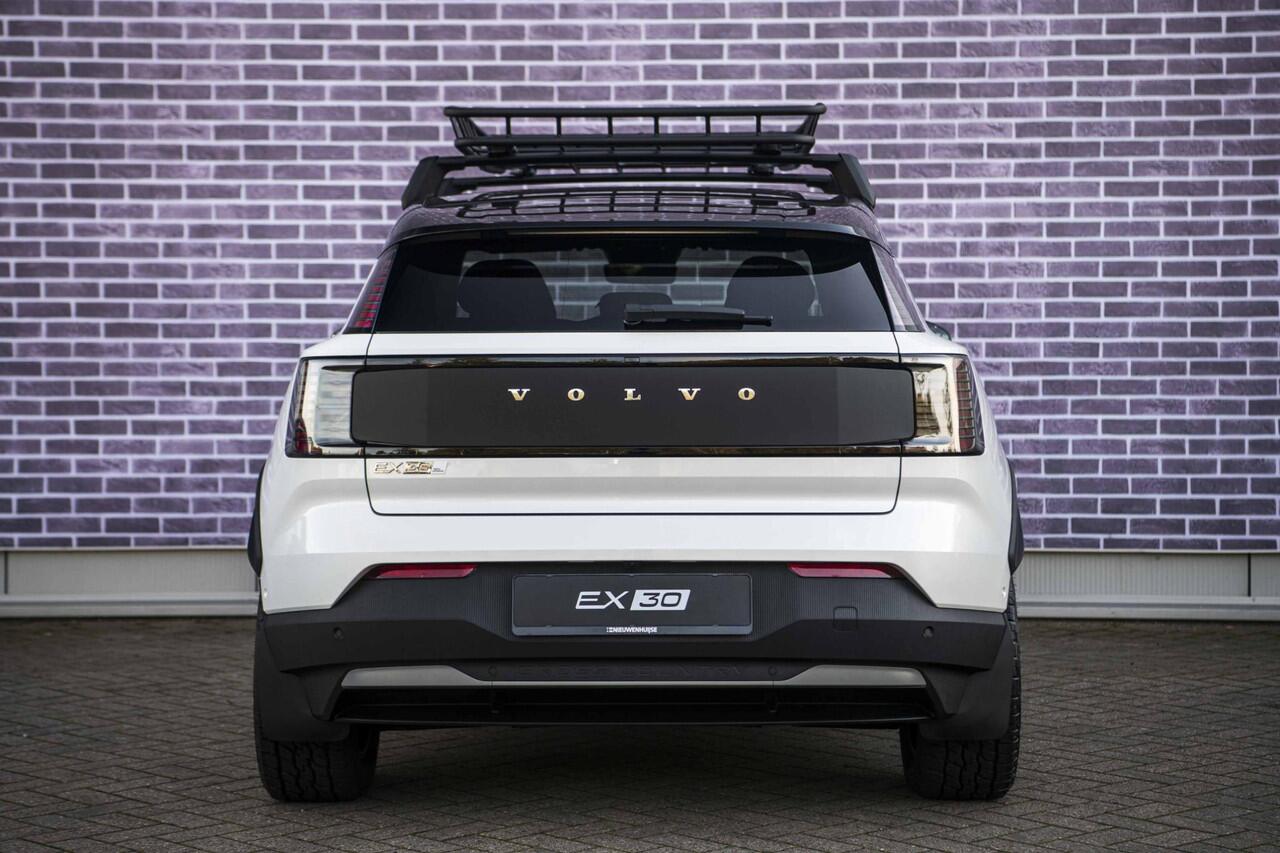 Volvo EX30 Cross Country Twin Motor Performance Ultra | Google | Longe Range | 4x4 | Adaptieve Cruise | Stoel-/Stuurverwarming | Keyless | 360 Camera | Panoramadak | Elektr. Stoelen | Harman Kardon Audio | Elek. Achterklep | Getint Glas