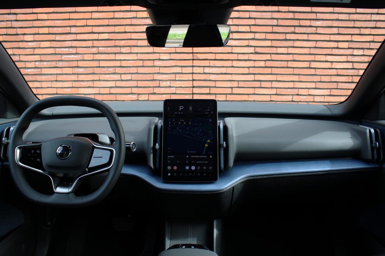 Volvo EX30 Single Motor Extended Range Plus | Incl. Volvo Verlengde garantie | Adaptieve Cruise Control | Pilot Assist | Harman/Kardon Audiosysteem | Parkeersensoren voor en achter | Parkeercamera achter | 20" Lichtmetalen velgen |