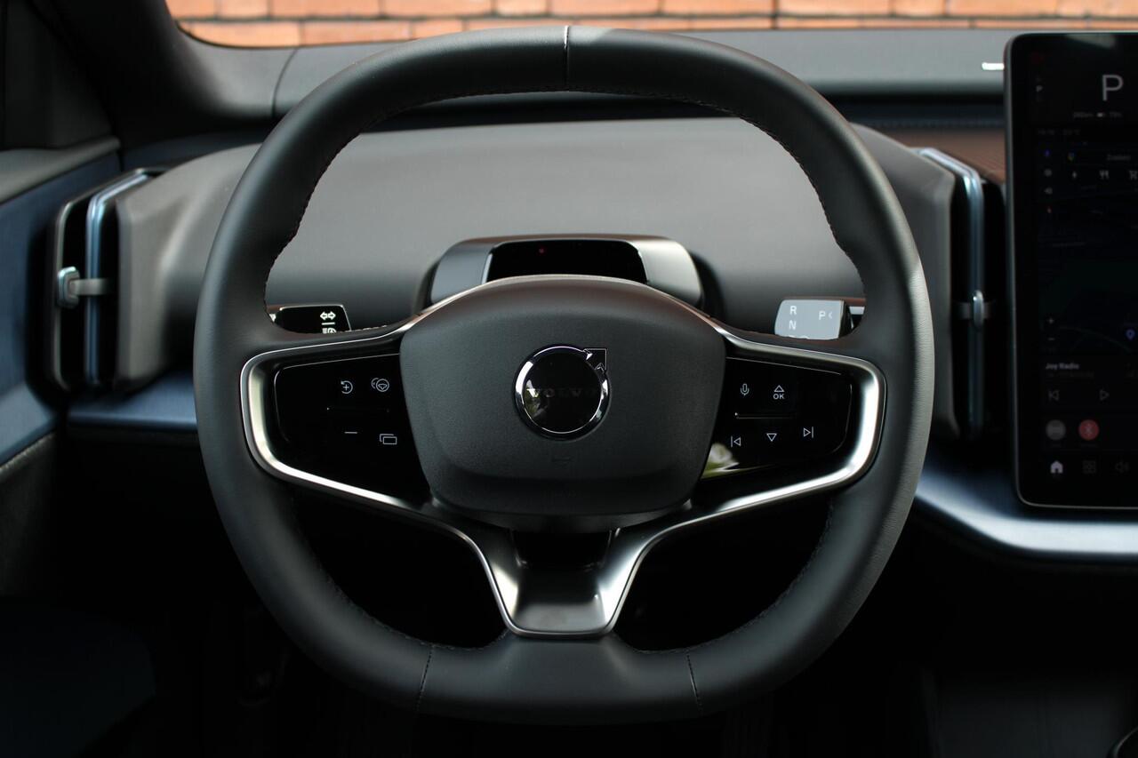 Volvo EX30 Single Motor Extended Range Plus | Incl. Volvo Verlengde garantie | Adaptieve Cruise Control | Pilot Assist | Harman/Kardon Audiosysteem | Parkeersensoren voor en achter | Parkeercamera achter | 20" Lichtmetalen velgen |