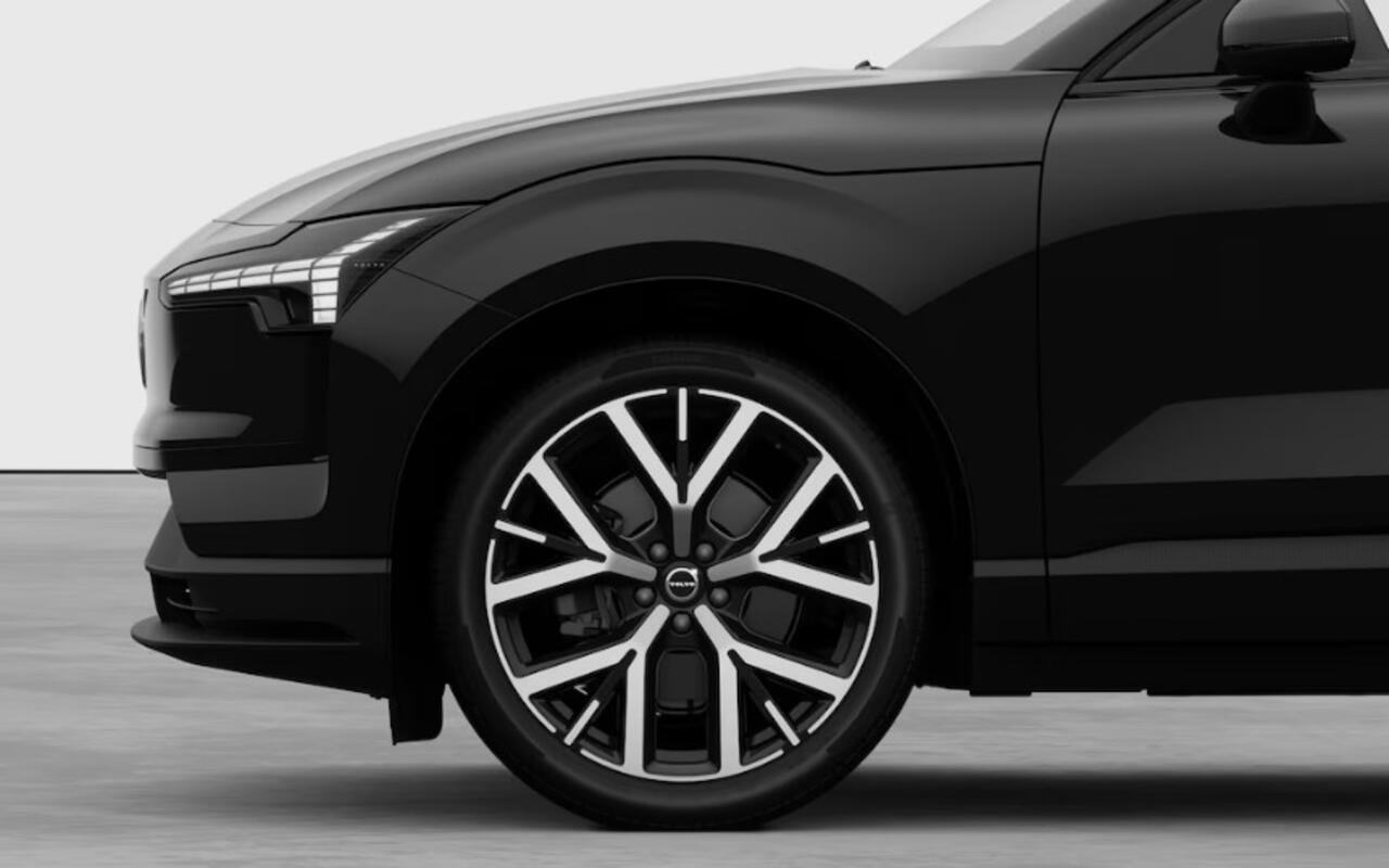 Volvo EX30 272PK Automaat Single Ext. Range Plus Europa / Elektrische stoelen met geheugen / Stoel - en stuurwielverwarming / Harman Kardon audio / Elektrische achterklep / Keyless entry / Adaptieve Cruise Control / BLIS / Dodehoek Detectie / Parkeersensoren voor en