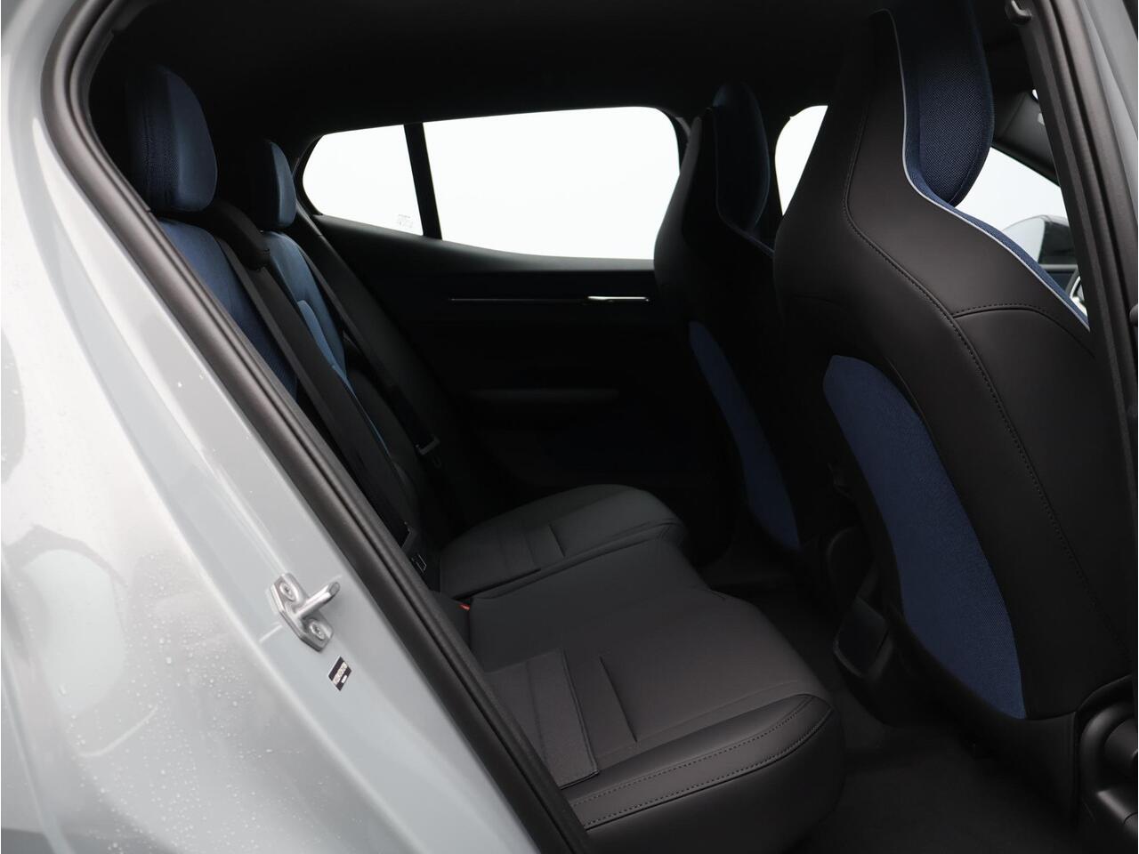 Volvo EX30 Single Motor Essential 51 kWh / Snel Leverbaar / Stoel+Stuurverwarming / Parkeercamera / Fiscalewaarde ¤35.105,- /