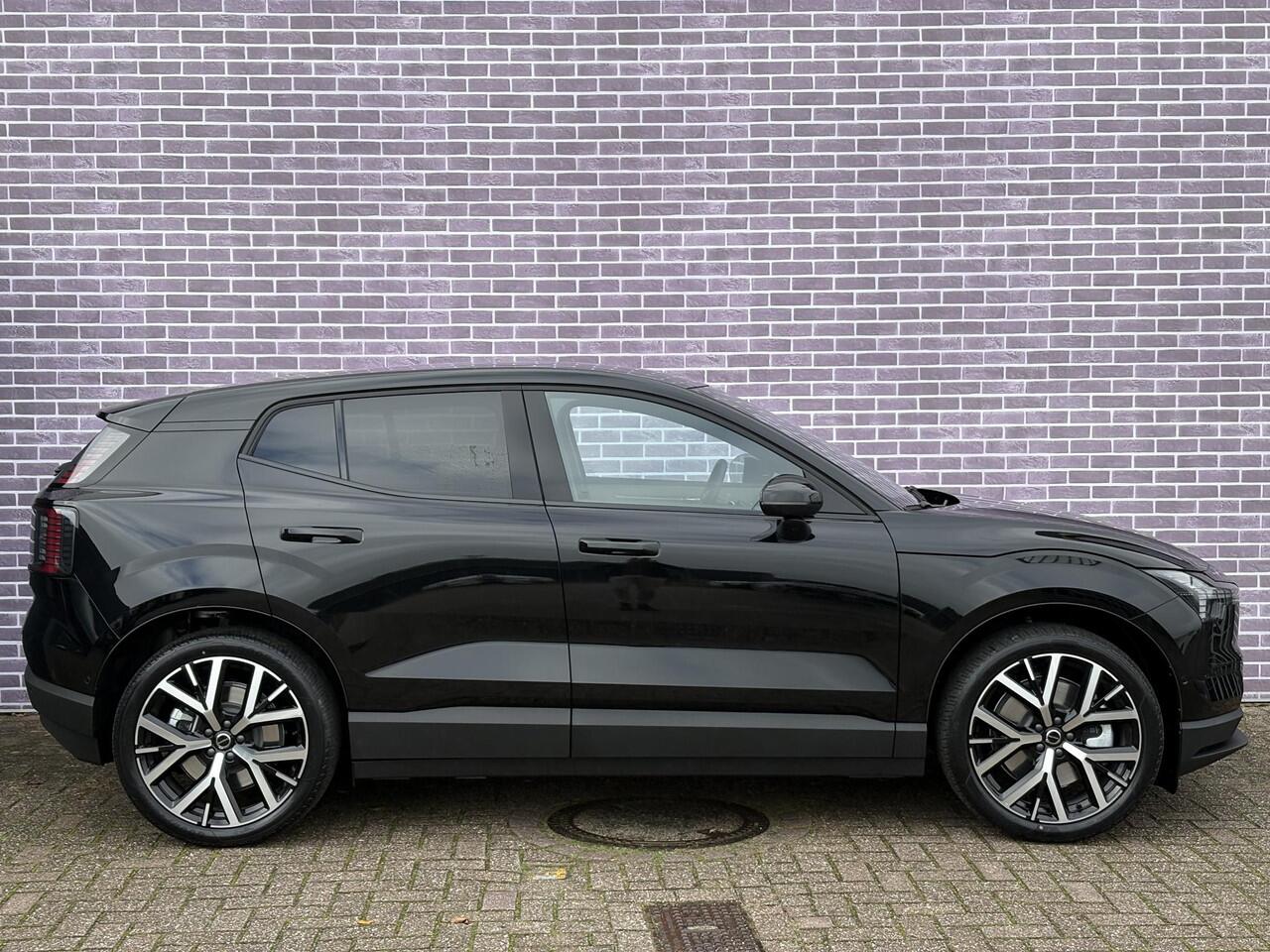 Volvo EX30 Twin Motor Performance Europa Sport 69 kWh 17% Bijtelling | Mist interieur | 360° camera | BLIS | Adaptieve cruise controle | Panorama dak |