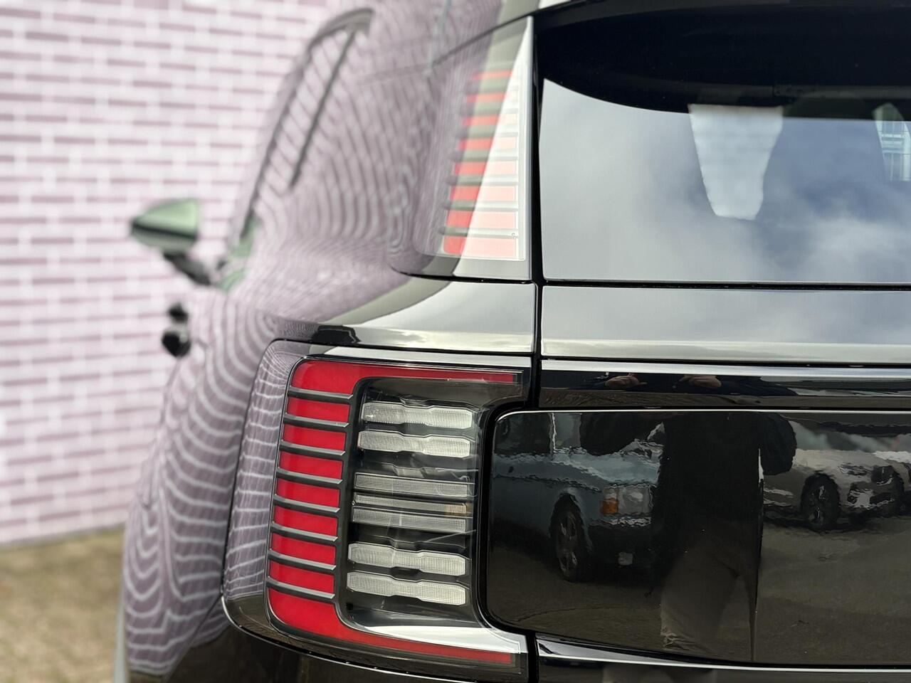 Volvo EX30 Twin Motor Performance Europa Sport 69 kWh 17% Bijtelling | Mist interieur | 360° camera | BLIS | Adaptieve cruise controle | Panorama dak |