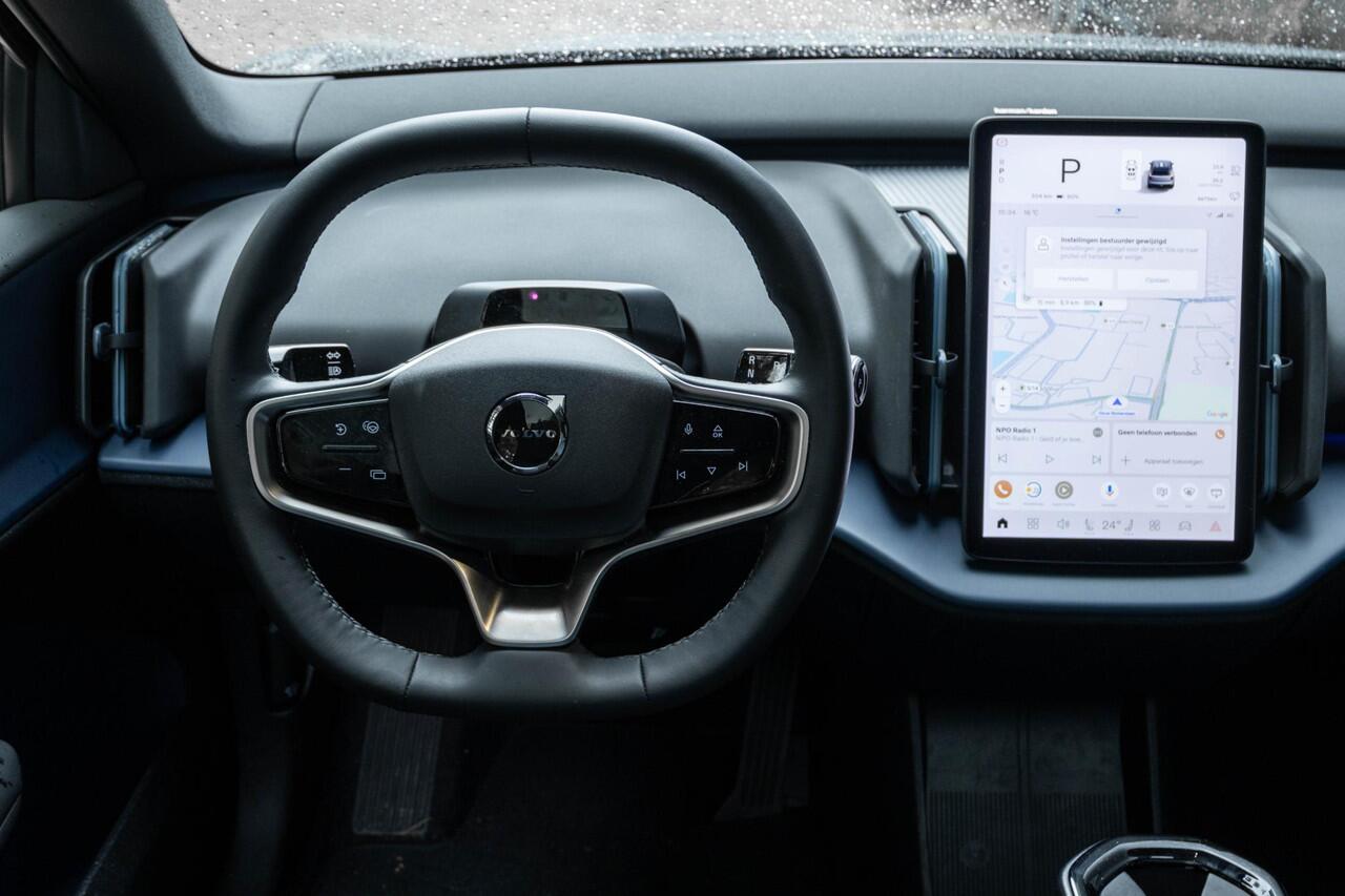 Volvo EX30 Twin Motor Performance Ultra 69 kWh | Warmtepomp | Interieur voorverwarming | Panoramadak | Adaptieve Cruise control | Blind Spot | Premium sound | 360 graden Camera |