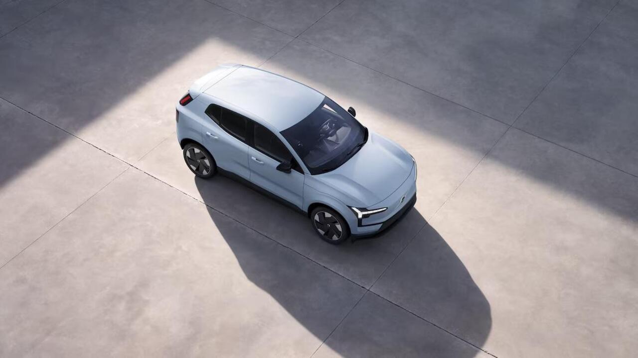 Volvo EX30 Single Motor Extended Range Europa 69 kWh | Dec. 2025 Leverbaar | 17% Bijtelling* | Climate Pack | Harman Kardon Soundbar | Keyless | Parkeercamera | Goog Infotainment | Elektrisch Verstelbare Voorstoelen | Apple Carplay |