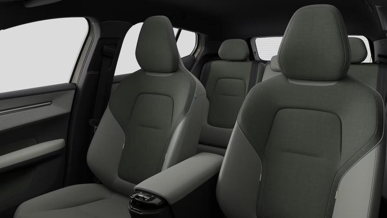 Volvo EX30 Single Motor Extended Range Europa 69 kWh | Dec. 2025 Leverbaar | 17% Bijtelling* | Climate Pack | Elektrische Verstelbare Voorstoelen | Google Infotainment | Harman Kardon Soundbar | Parkeercamera | Adaptieve Cruise Control | BLIS | Keyless | Elektrische