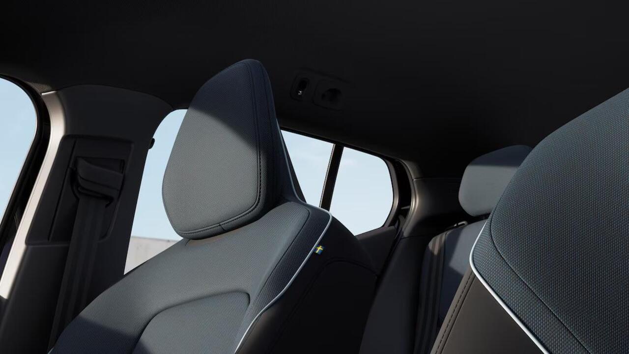 Volvo EX30 Single Motor Extended Range Europa 69 kWh | Dec. 2025 Leverbaar | 17% Bijtelling* | Climate Pack | Elektrische Verstelbare Voorstoelen | Google Infotainment | Harman Kardon Soundbar | Parkeercamera | Extra Getint Glas | Adaptieve Cruise Control | BLIS | K