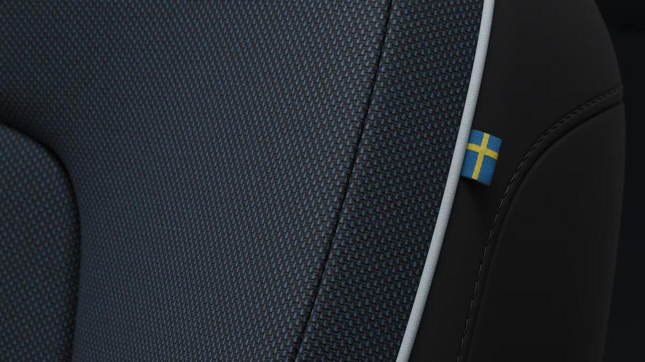 Volvo EX30 Single Motor Extended Range Europa 69 kWh | Dec. 2025 Leverbaar | 17% Bijtelling* | Climate Pack | Elektrische Verstelbare Voorstoelen | Google Infotainment | Harman Kardon Soundbar | Parkeercamera | Adaptieve Cruise Control | BLIS | Keyless | Elektrische