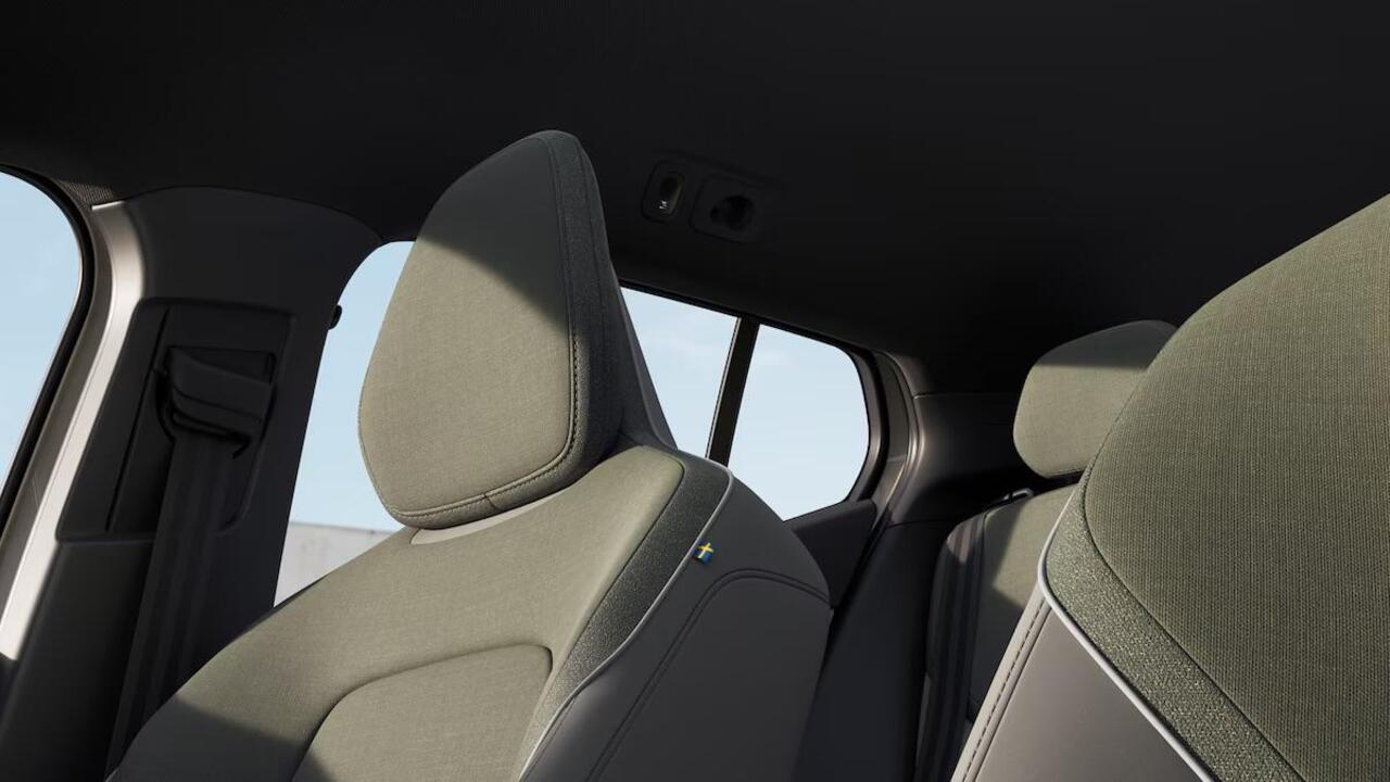 Volvo EX30 Single Motor Extended Range Europa 69 kWh | Dec. 2025 Leverbaar | 17% Bijtelling* | Climate Pack | Elektrische Verstelbare Voorstoelen | Google Infotainment | Harman Kardon Soundbar | Parkeercamera | Extra Getint Glas | Adaptieve Cruise Control | BLIS | K