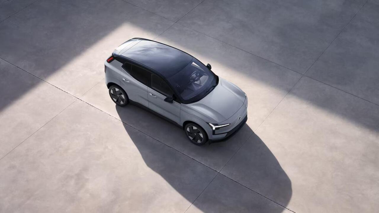 Volvo EX30 Single Motor Extended Range Europa 69 kWh | Dec. 2025 Leverbaar | 17% Bijtelling* | Climate Pack | Elektrische Verstelbare Voorstoelen | Google Infotainment | Harman Kardon Soundbar | Parkeercamera | Extra Getint Glas | Adaptieve Cruise Control | BLIS | K