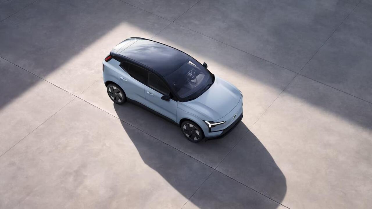 Volvo EX30 Single Motor Extended Range Europa 69 kWh | Dec. 2025 Leverbaar | 17% Bijtelling* | Climate Pack | Elektrische Verstelbare Voorstoelen | Google Infotainment | Harman Kardon Soundbar | Parkeercamera | Extra Getint Glas | Adaptieve Cruise Control | BLIS | K