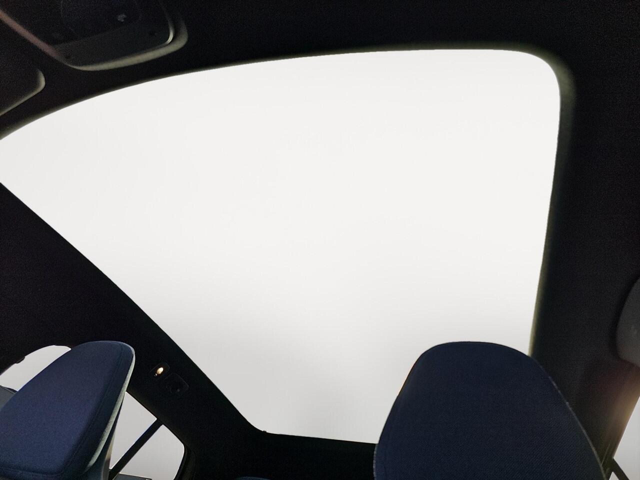 Volvo EX30 Twin Motor Performance Europa Sport 69 kWh | Panoramadak | Stoelverwarming | 428 PK | Harman/Kardon |