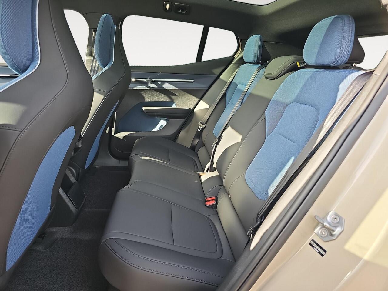 Volvo EX30 Twin Motor Performance Europa Sport 69 kWh | Panoramadak | Stoelverwarming | 428 PK | Harman/Kardon |