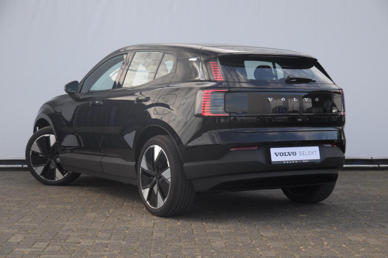 Volvo EX30 272PK Ext. Range Plus Adaptieve cruise control / BLIS / Parkeersensoren met camera / Elektrische achterklep / 20" velgen / Google infotainment / Keyless entry