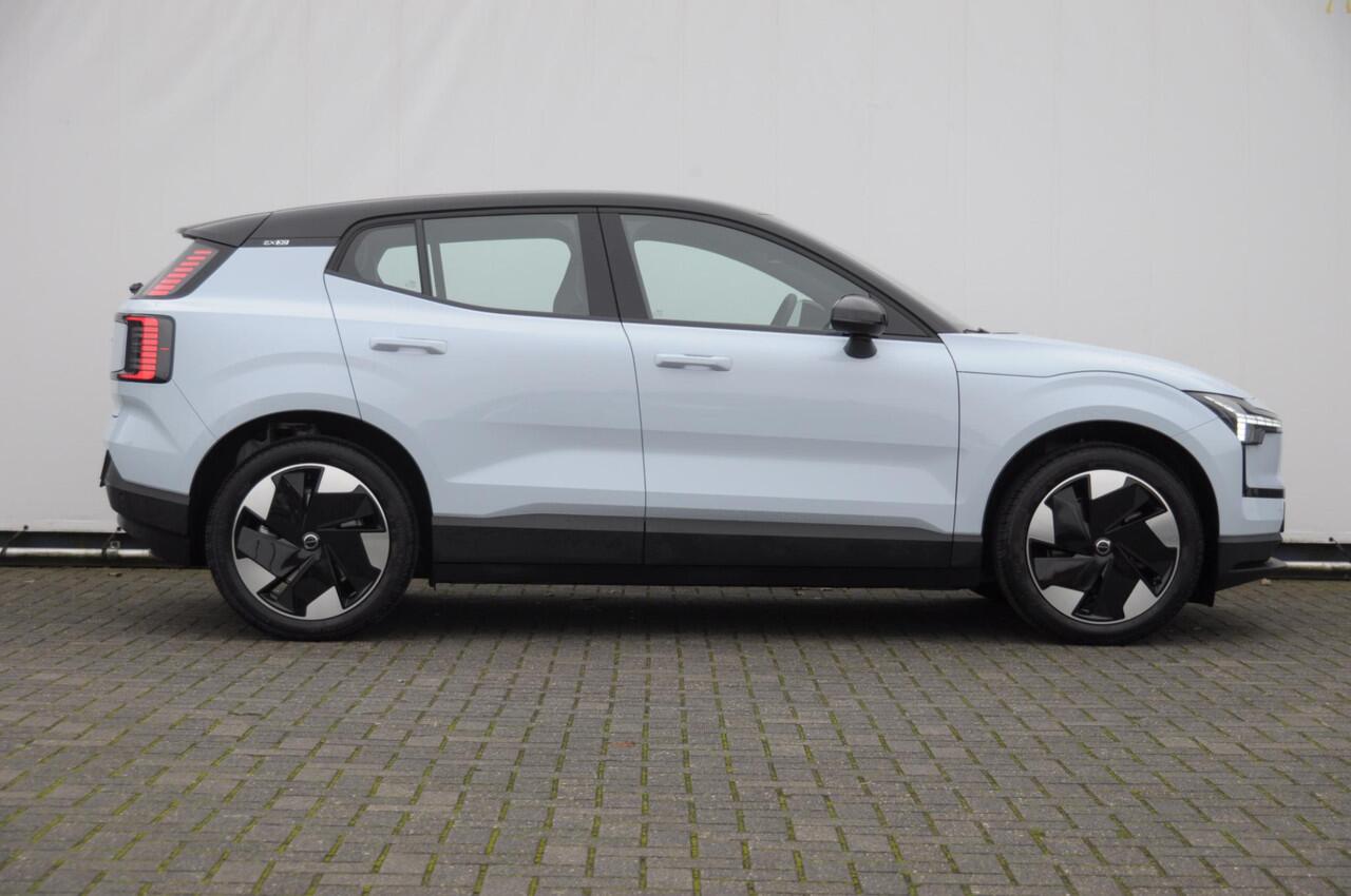 Volvo EX30 272PK Ext. Range Plus / Adaptieve Cruise Control/ Dodehoek Detectie / Parkeersensoren voor en achter/ Achteruitrijcamera/ Warmtepomp/ Google Services/W