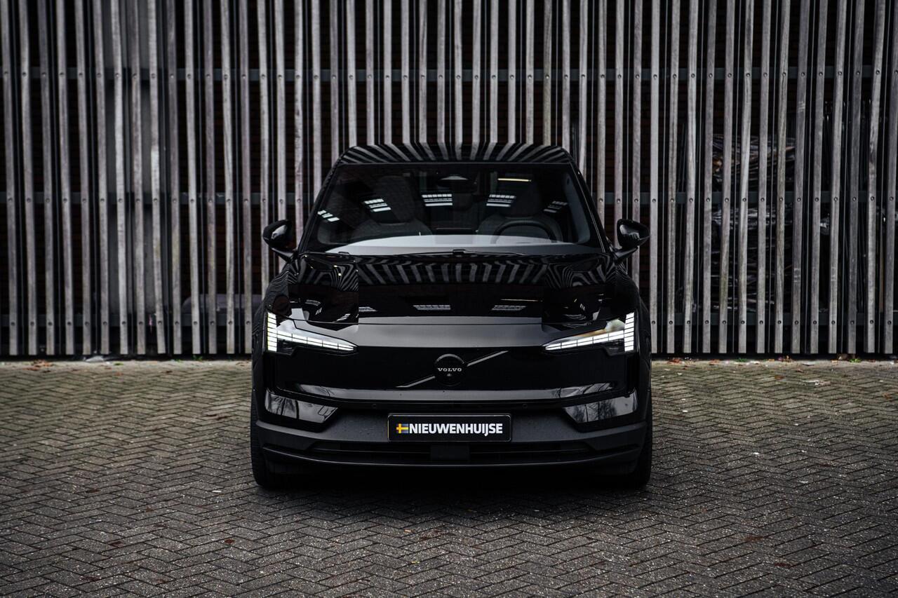 Volvo EX30 Single Motor Extended Range Ultra 69 kWh Black Edition | Trekhaak | Stoel en Stuurverwarming | 20" Y Spaaks | 360° Camera | Harman & Kardon |