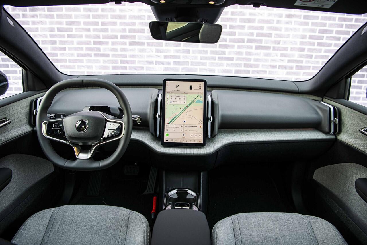 Volvo EX30 Single Motor Extended Range Ultra 69 kWh Black Edition | Trekhaak | Stoel en Stuurverwarming | 20" Y Spaaks | 360° Camera | Harman & Kardon |