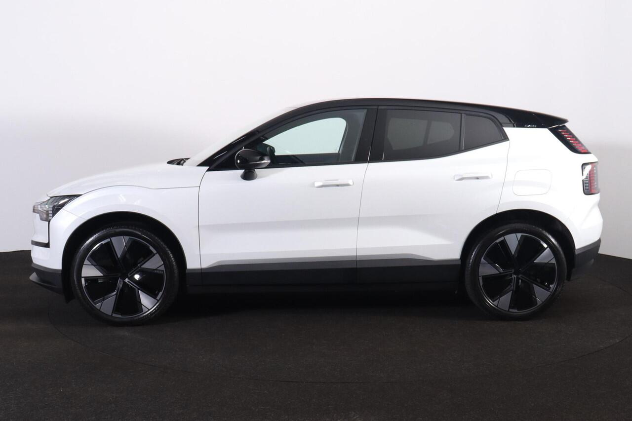 Volvo EX30 Extended Range Plus 69 kWh Adaptive Cruise Control - Climate pack - Parkeercamera achter - Elektrisch bedienbare voorstoelen - Verwarmde voorstoelen & stuur - Parkeersensoren voor & achter - Draadloze tel. lader - Extra getint glas - 20' LMV