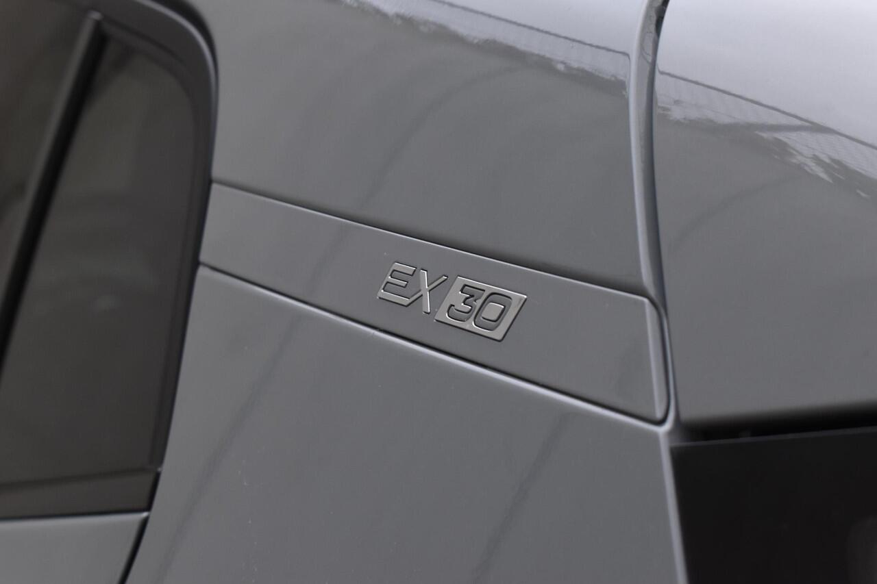 Volvo EX30 272PK Single Motor Extended Range Core / Heico verlagingsset / 20" velgen / Adaptieve Cruise Control / Climate Pack / Extra getint glas / Dodehoek Detectie / Parkeersensoren / Achteruitrijcamera