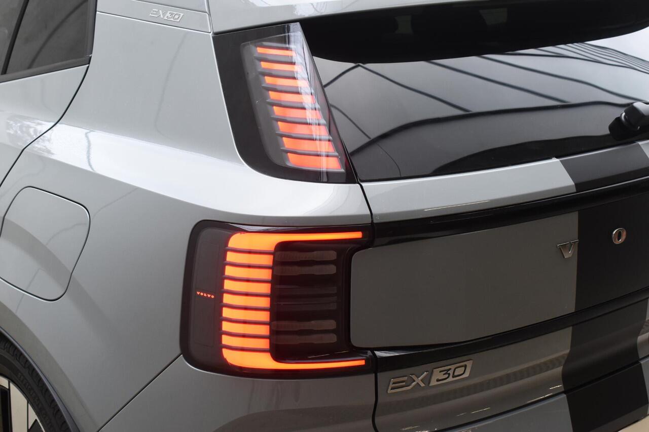 Volvo EX30 272PK Single Motor Extended Range Core / Heico verlagingsset / 20" velgen / Adaptieve Cruise Control / Climate Pack / Extra getint glas / Dodehoek Detectie / Parkeersensoren / Achteruitrijcamera