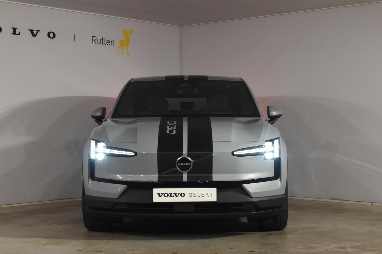 Volvo EX30 272PK Single Motor Extended Range Core / Heico verlagingsset / 20" velgen / Adaptieve Cruise Control / Climate Pack / Extra getint glas / Dodehoek Detectie / Parkeersensoren / Achteruitrijcamera