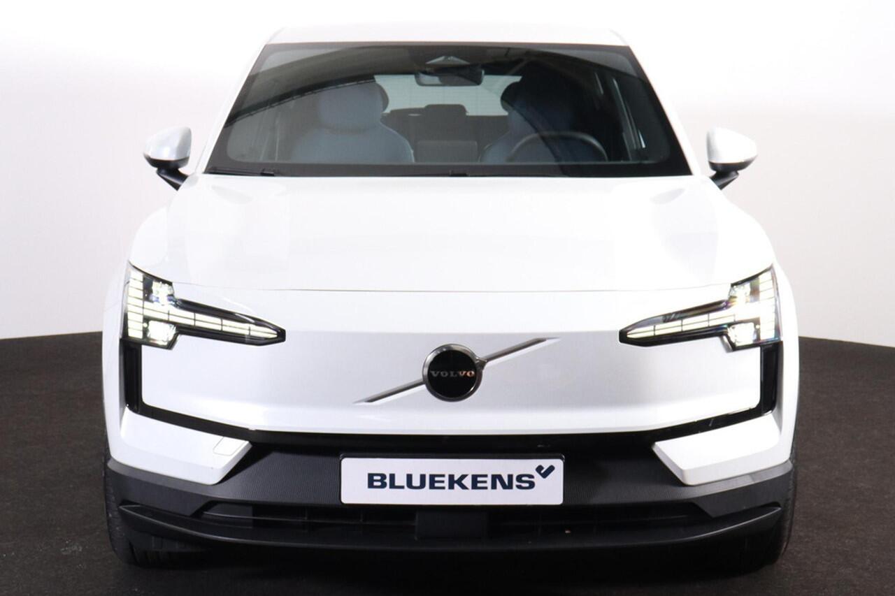 Volvo EX30 Core 51 kWh - Adaptive Cruise Control - Parkeercamera achter - Apple Carplay & Android Auto - Parkeersensoren achter - Extra getint glas - 18' LMV