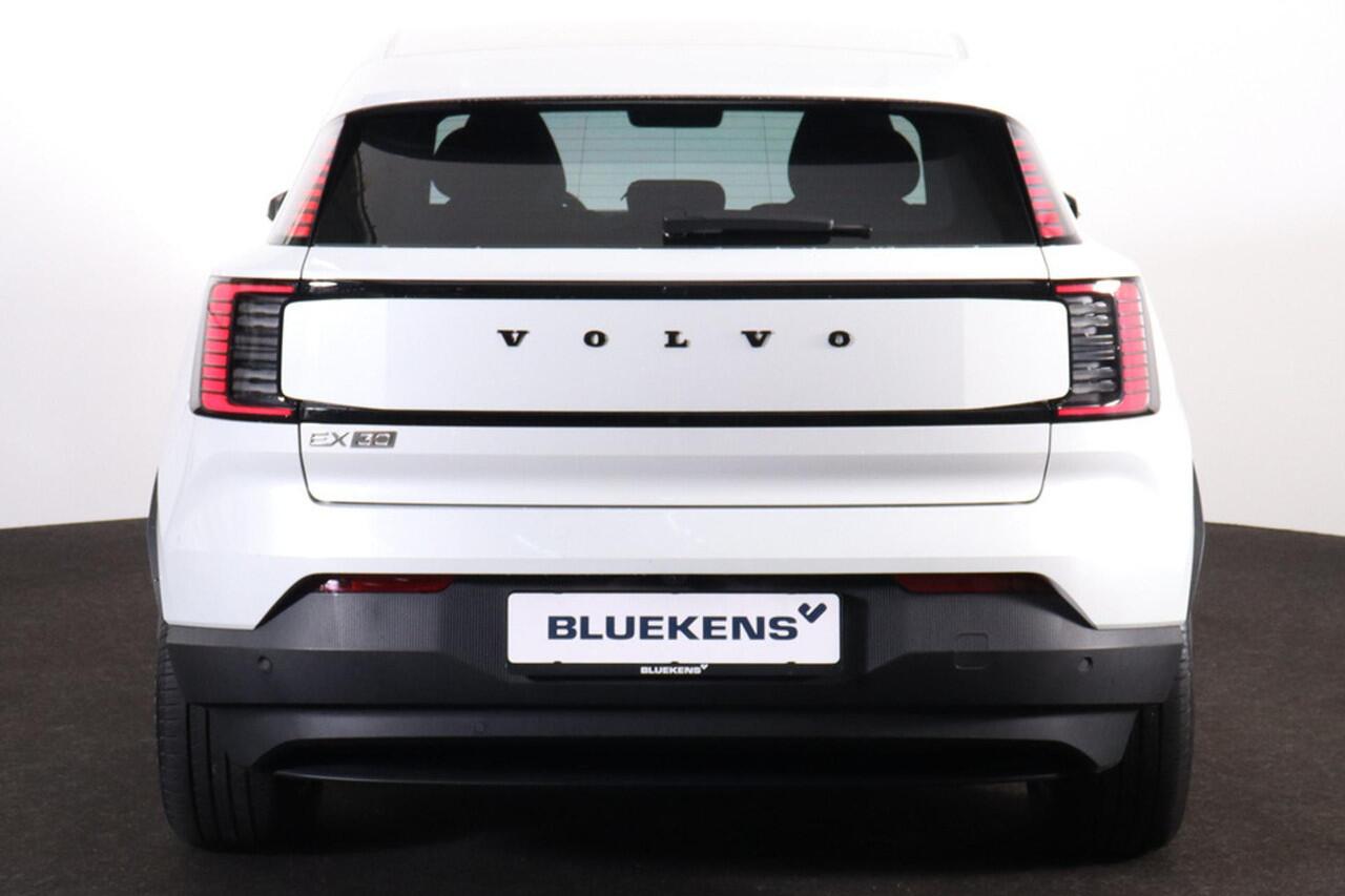 Volvo EX30 Core 51 kWh - Adaptive Cruise Control - Parkeercamera achter - Apple Carplay & Android Auto - Parkeersensoren achter - Extra getint glas - 18' LMV
