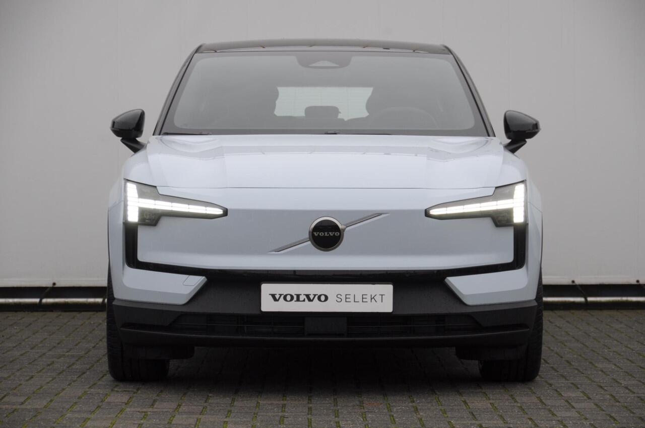 Volvo EX30 272PK Ext. Range Plus / Adaptieve Cruise Control/ Dodehoek Detectie / Parkeersensoren voor en achter/ Achteruitrijcamera/ Warmtepomp/ Google Services/W