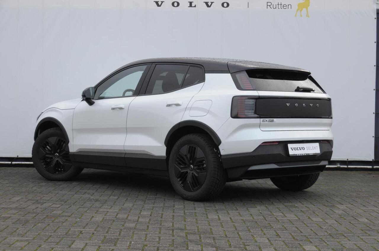 Volvo EX30 Cross Country 428PK Automaat Twin Motor Performance Ultra 69 kWh / Adaptieve cruise control/ Panoramadak/ BLIS/ Parkeersensoren met 360 camera / Getint Glas / Stoel en stuurwielverwarming / Elektrische stoelen / Apple carplay / Elektrische achterklep / Ke