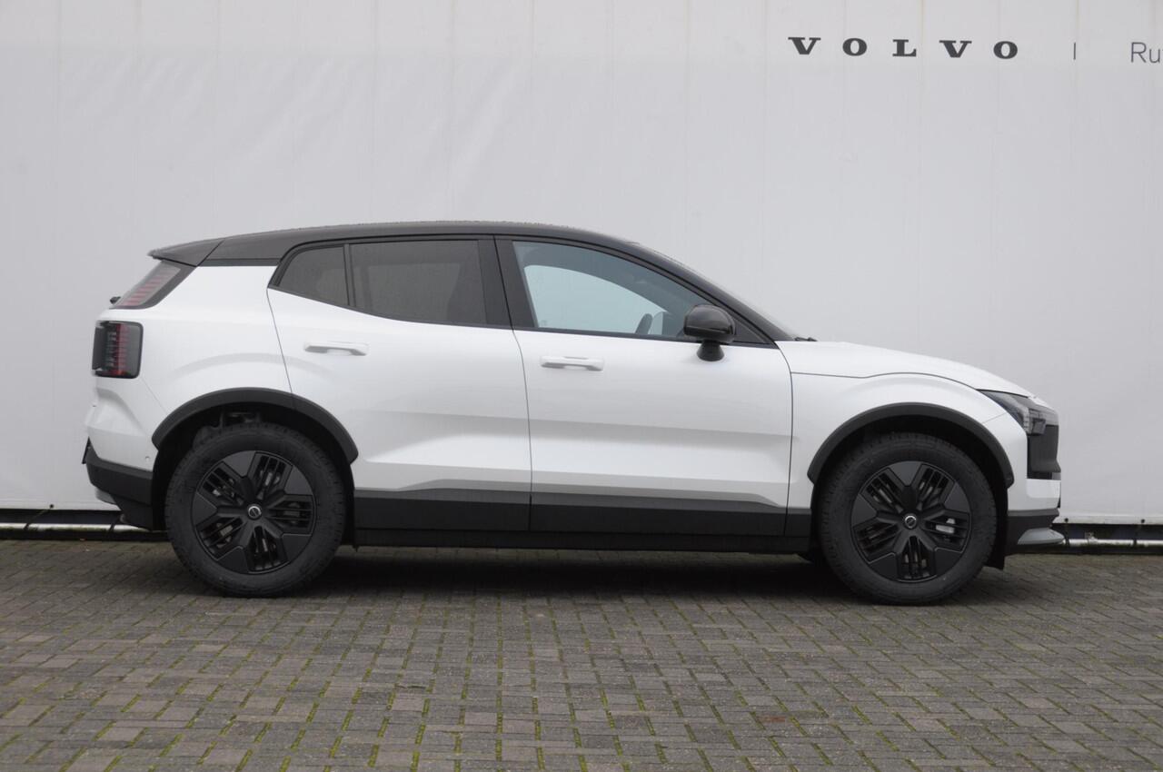 Volvo EX30 Cross Country 428PK Automaat Twin Motor Performance Ultra 69 kWh / Adaptieve cruise control/ Panoramadak/ BLIS/ Parkeersensoren met 360 camera / Getint Glas / Stoel en stuurwielverwarming / Elektrische stoelen / Apple carplay / Elektrische achterklep / Ke