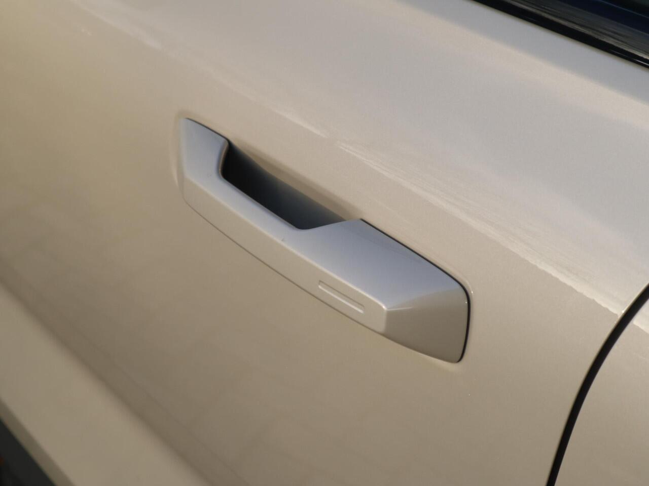 Volvo EX30 Single Motor Extended Range Ultra 69 kWh | Verwarmbare voorstoelen| Stuurwielverwarming| 360* Camera| Panoramadak| Harman Kardon audiosysteem|