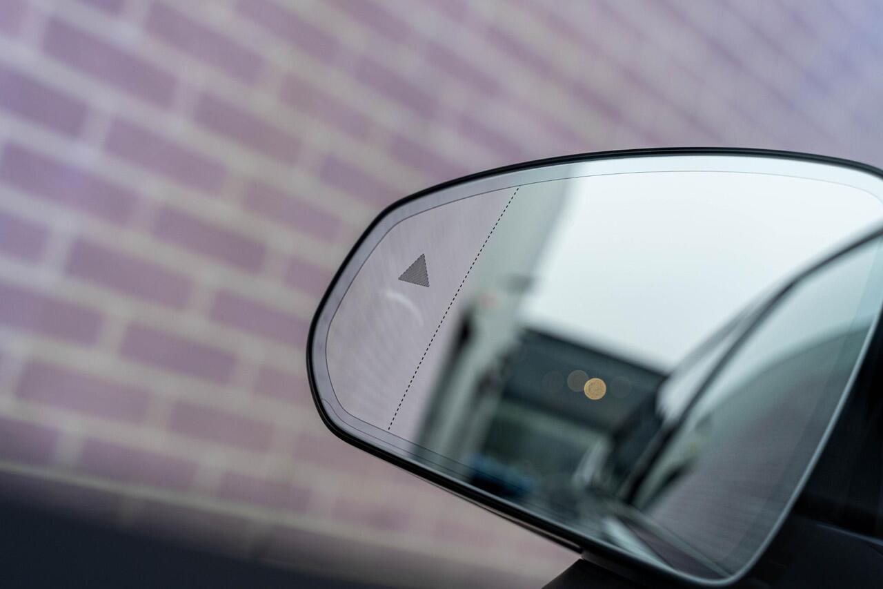 Volvo EX30 Cross Country Twin Motor Performance 69 kWh Ultra | Google | Panoramadak | Elek. Stoelen | Adaptieve Cruise Control | Harman Kardon Audio | Stoel-/Stuurverwarming | Trekhaak | 360 Camera | Elek. Achterklep | Getint Glas | Dodehoekdetectie | Pilot Assist |