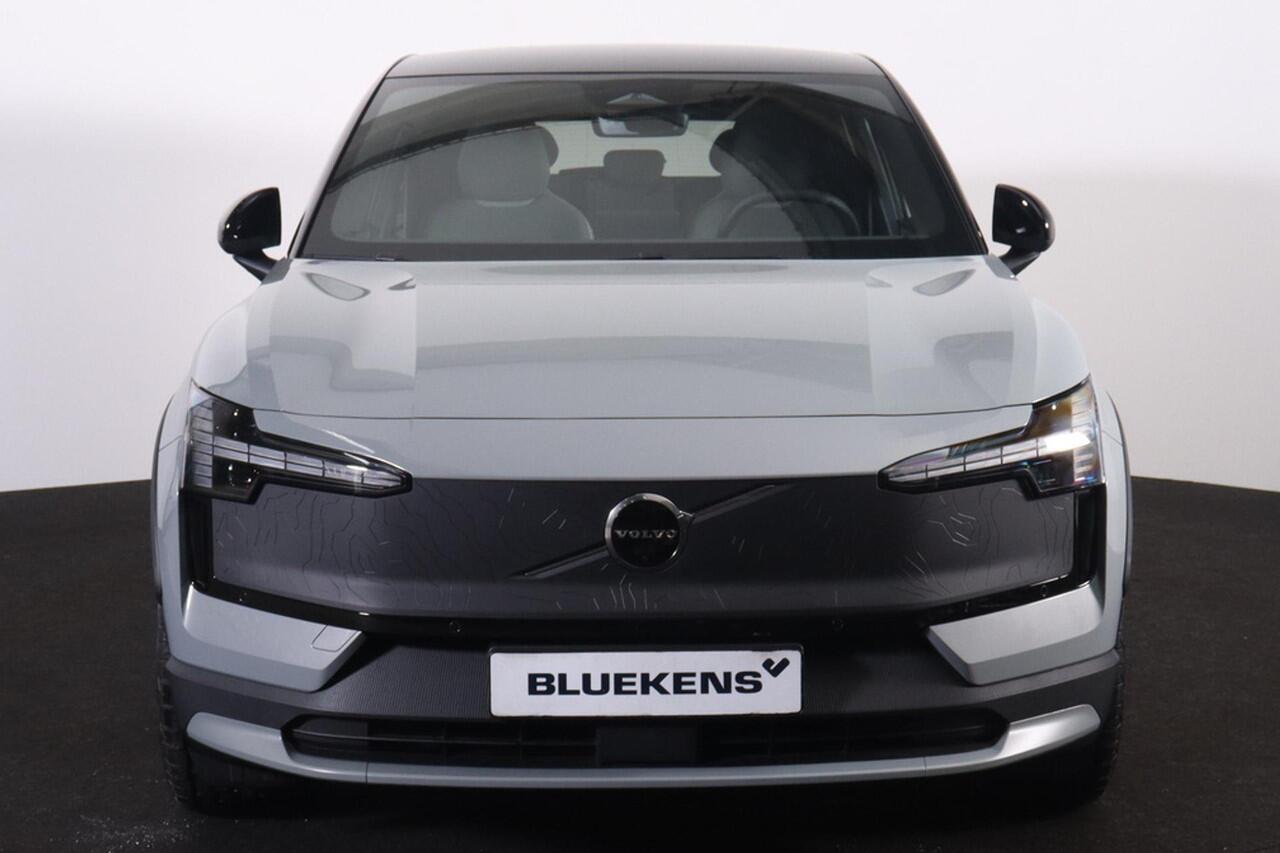 Volvo EX30 Cross Country Twin Motor Performance Ultra 69 kWh Adaptieve cruise control - Panoramadak - Elektrisch verstelbare stoelen - 360º Camera - Verwarmbare voorstoelen & stuuwiel - Harman Kardon Audio - Keyless - Elektrisch bedienbare achterklep - Getinte rame
