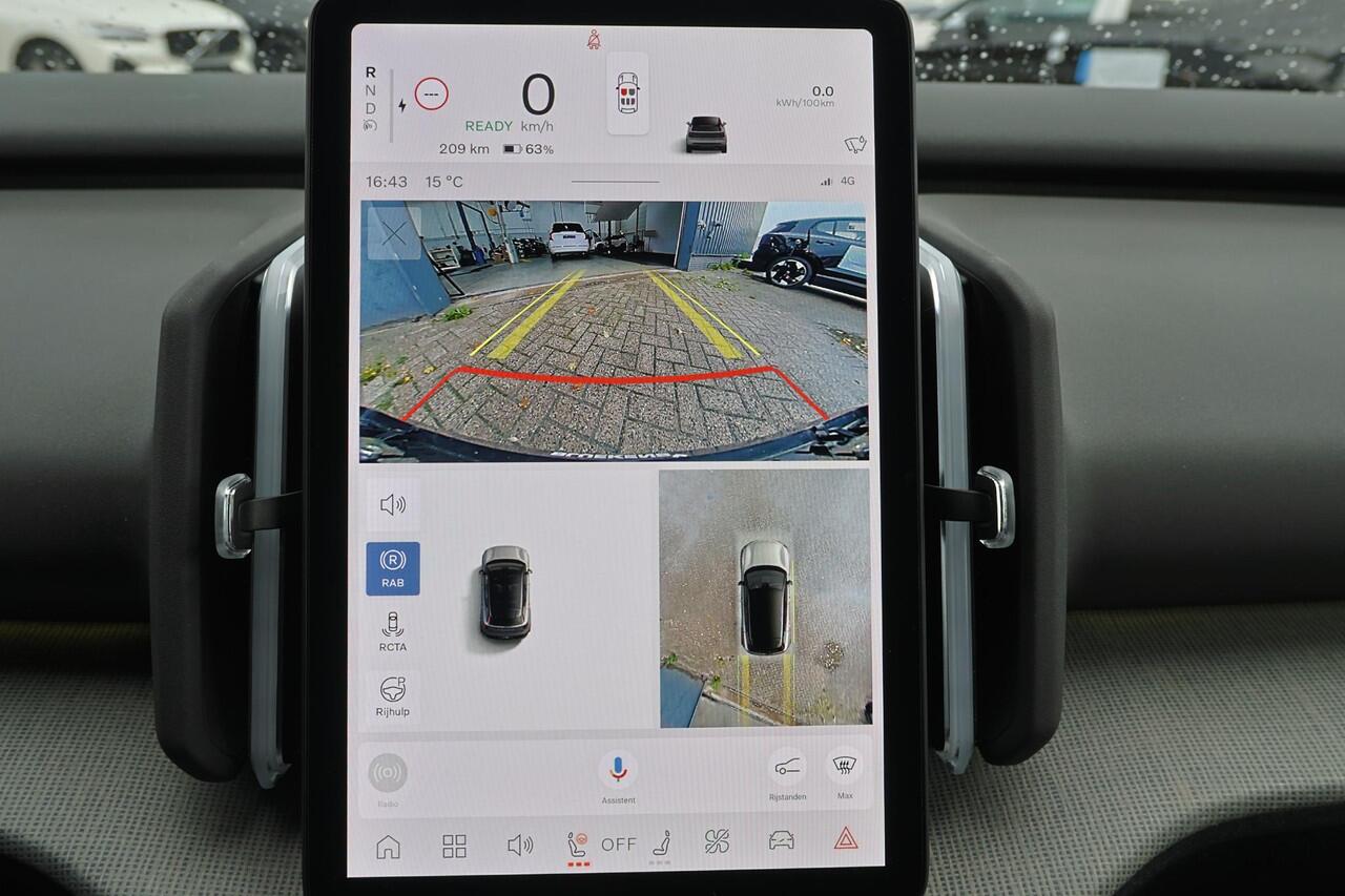 Volvo EX30 Cross Country Twin Motor Performance Ultra 69 kWh Adaptieve cruise control - Panoramadak - Elektrisch verstelbare stoelen - 360º Camera - Verwarmbare voorstoelen & stuuwiel - Harman Kardon Audio - Keyless - Elektrisch bedienbare achterklep - Getinte rame