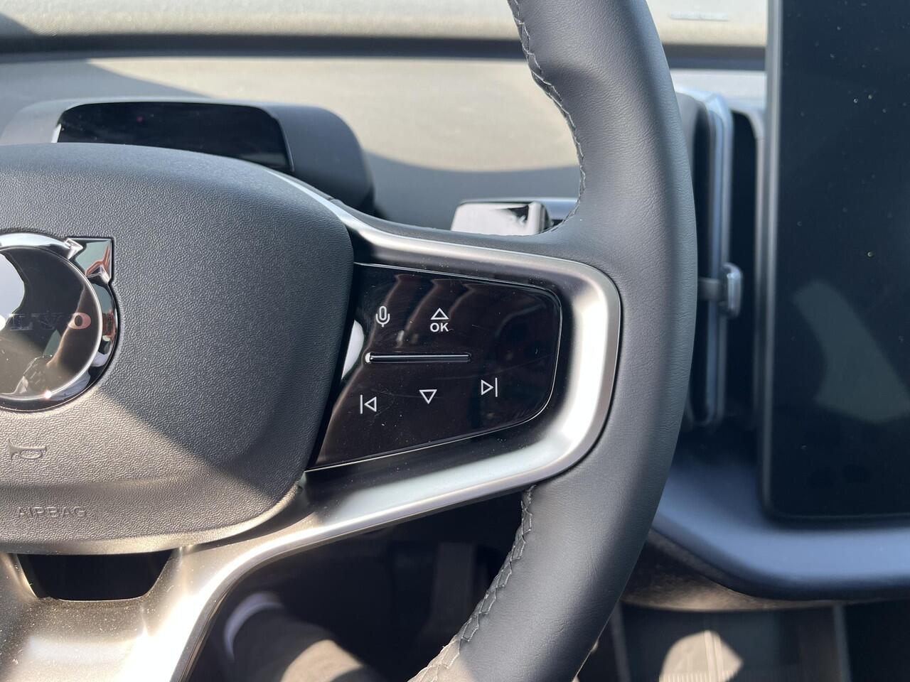 Volvo EX30 Extended Range Ultra 69 kWh | Getinte Ramen | nieuw uit voorraad | rijdende DEMO |