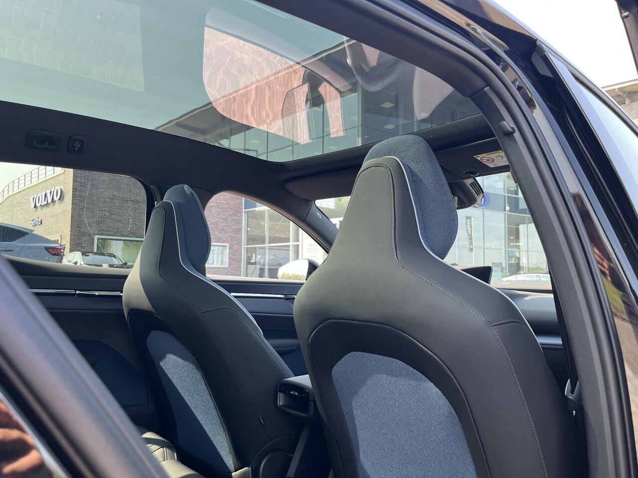 Volvo EX30 Extended Range Ultra 69 kWh | Getinte Ramen | nieuw uit voorraad | rijdende DEMO |