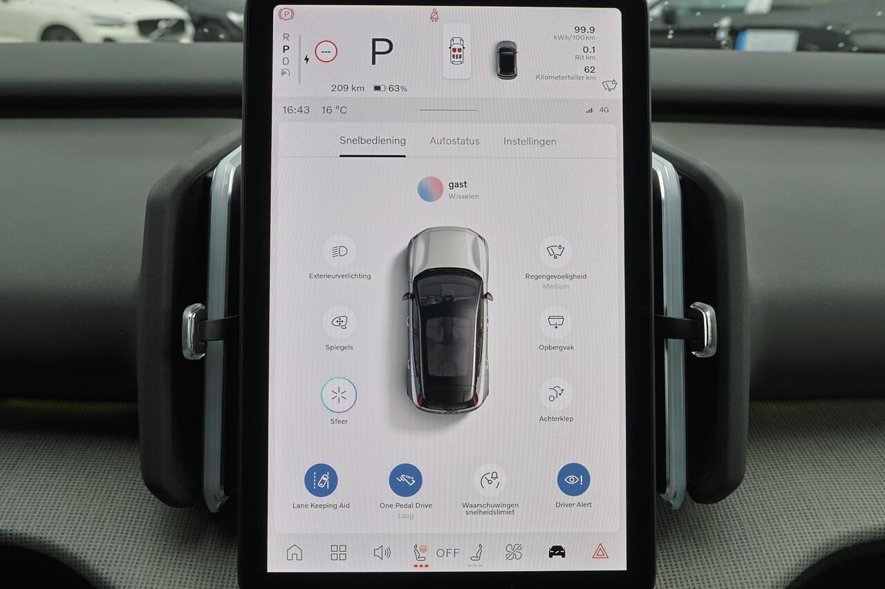 Volvo EX30 Twin Motor Performance Ultra 69 kWh Cross Country - Adaptieve cruise control - Panoramadak - Elektrisch verstelbare stoelen - 360º Camera - Verwarmbare voorstoelen & stuuwiel - Harman Kardon Audio - Keyless - Elektrisch bedienbare achterklep - Getinte ra