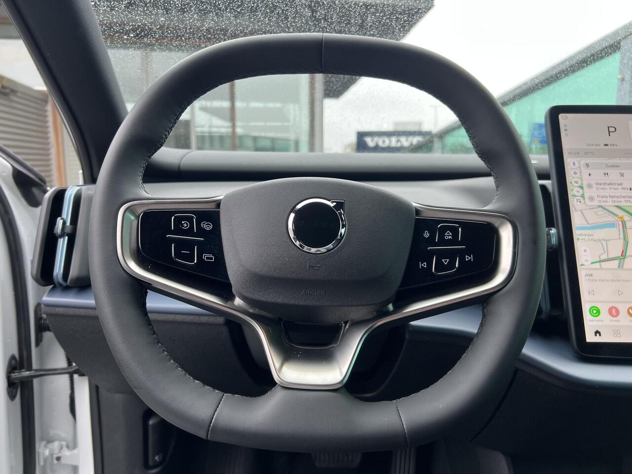 Volvo EX30 Single Motor Extended Range Plus 69 kWh Automaat, Pilot assist, BLIS, Stoelverwarming, Stuurverwarming, 20 inch wielen, 17% bijtelling, kenteken 2025