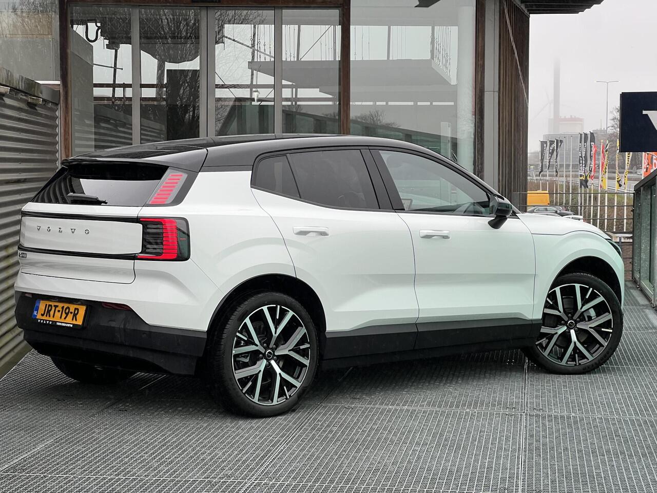 Volvo EX30 Single Motor Extended Range Plus 69 kWh Automaat, Pilot assist, BLIS, Stoelverwarming, Stuurverwarming, 20 inch wielen, 17% bijtelling, kenteken 2025