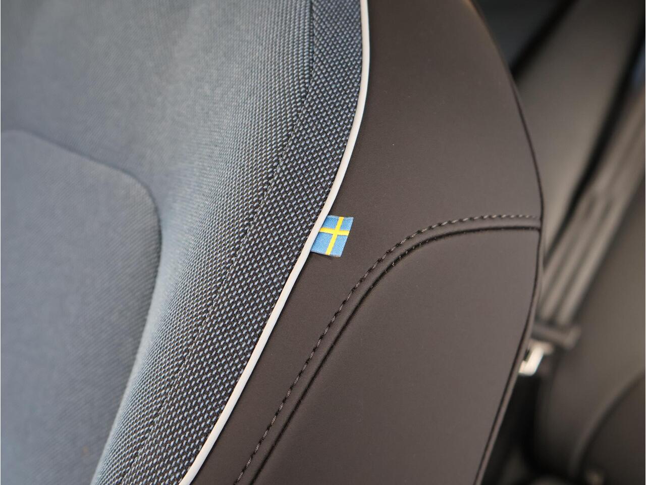 Volvo EX30 Single Motor Plus Europa 51 kWh | Climate pack | Elektr. stoelen