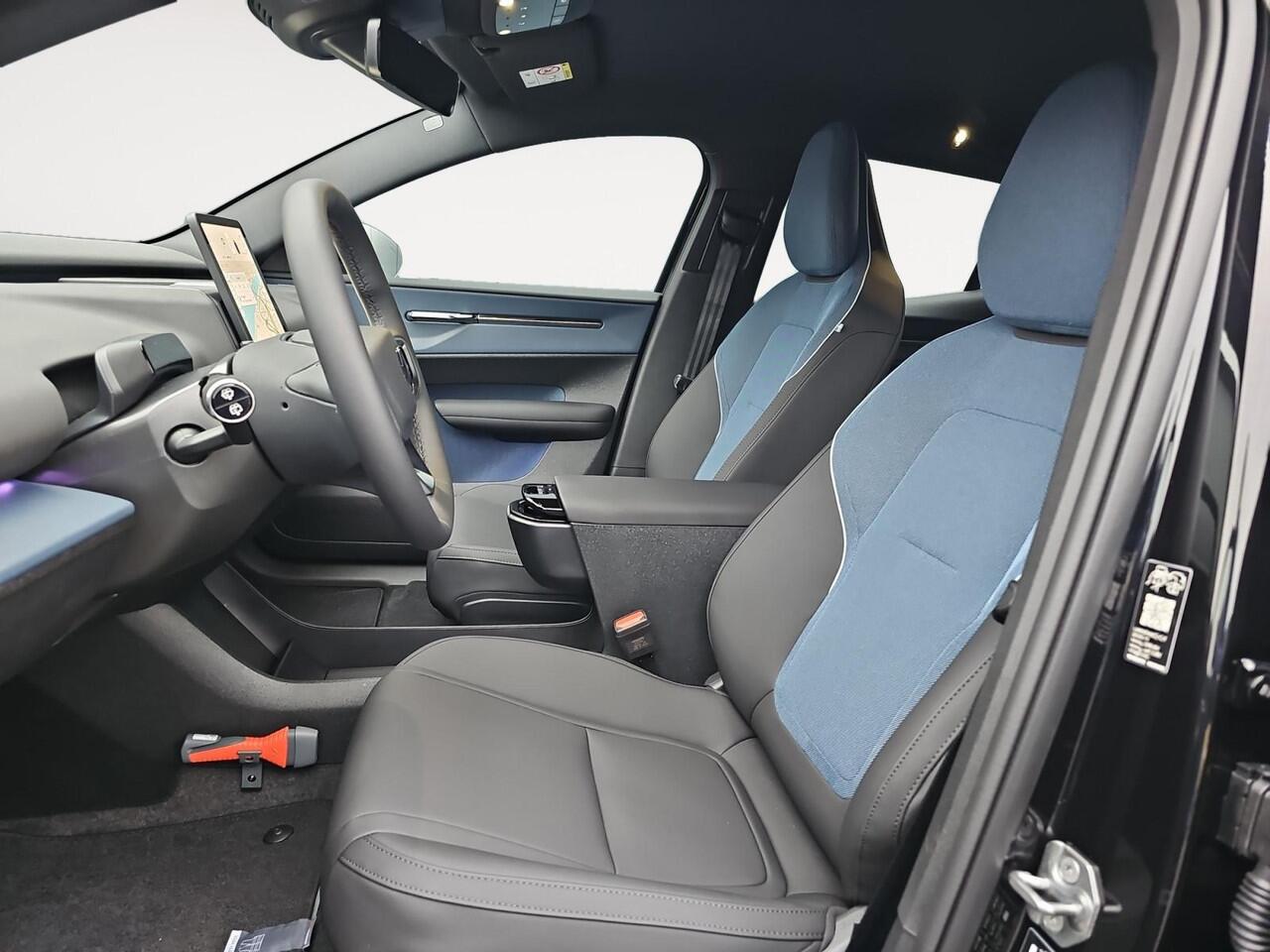 Volvo EX30 Single Motor Extended Range Plus 69 kWh | Europa editie | Harman Kardon | Stuur- stoelverwarming | Elektrische stoelen |